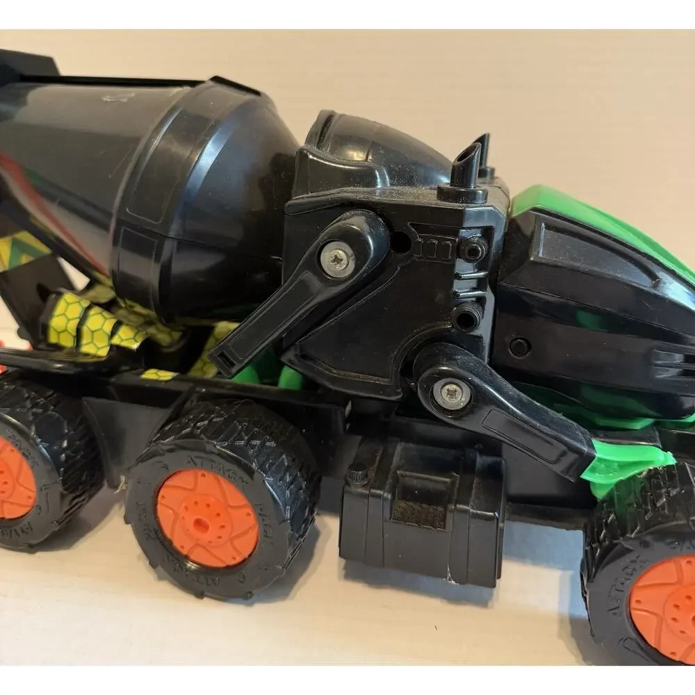 Hot Wheels 1992 Attack Pack Slime Inator Cement Truck to Hornet Incomplete